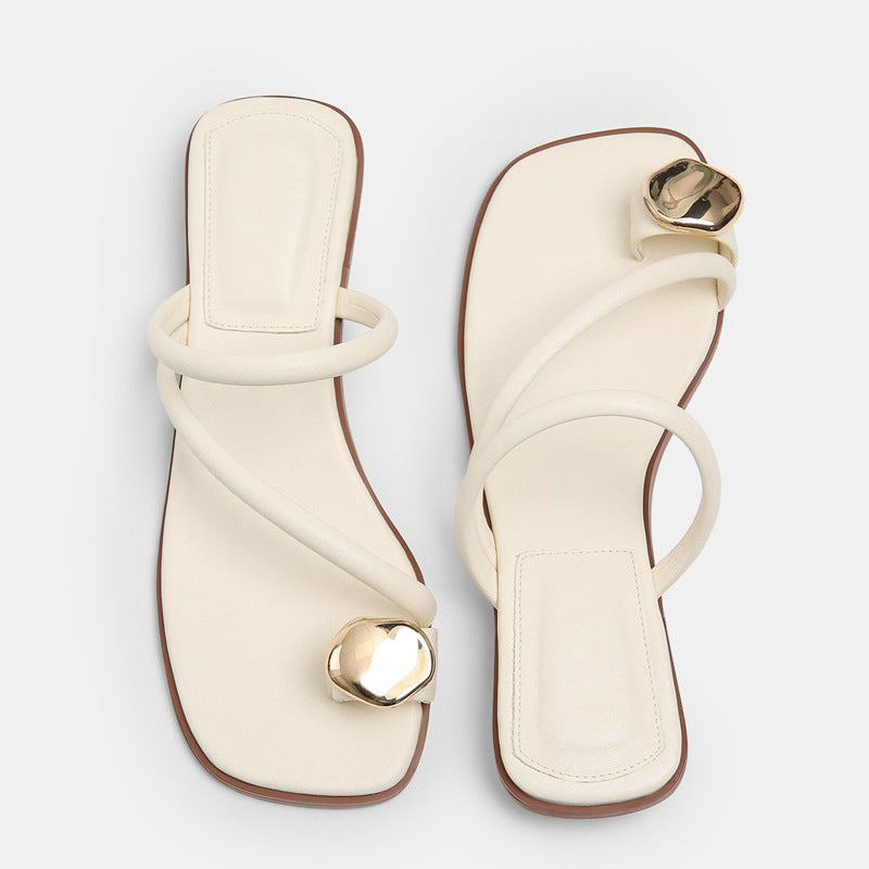 Damen Zehentrenner-Sandalen mit elegantem Riemendesign und goldfarbenem Akzent R&B