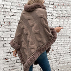 Damen kuschelige Strick-Poncho mit weichem Kunstfellbesatz und Zopfmuster
