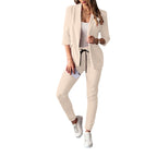 Damen elegantes und modernes Anzug-Set mit tailliertem Blazer und schmalen Hosen
