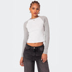Damen Langarmshirt mit Kontrastärmeln und figurbetontem Schnitt R&B