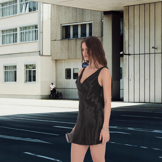 Damen Chiffon Minikleid mit elegantem Wasserfallausschnitt und tiefer Rückenpartie R&B