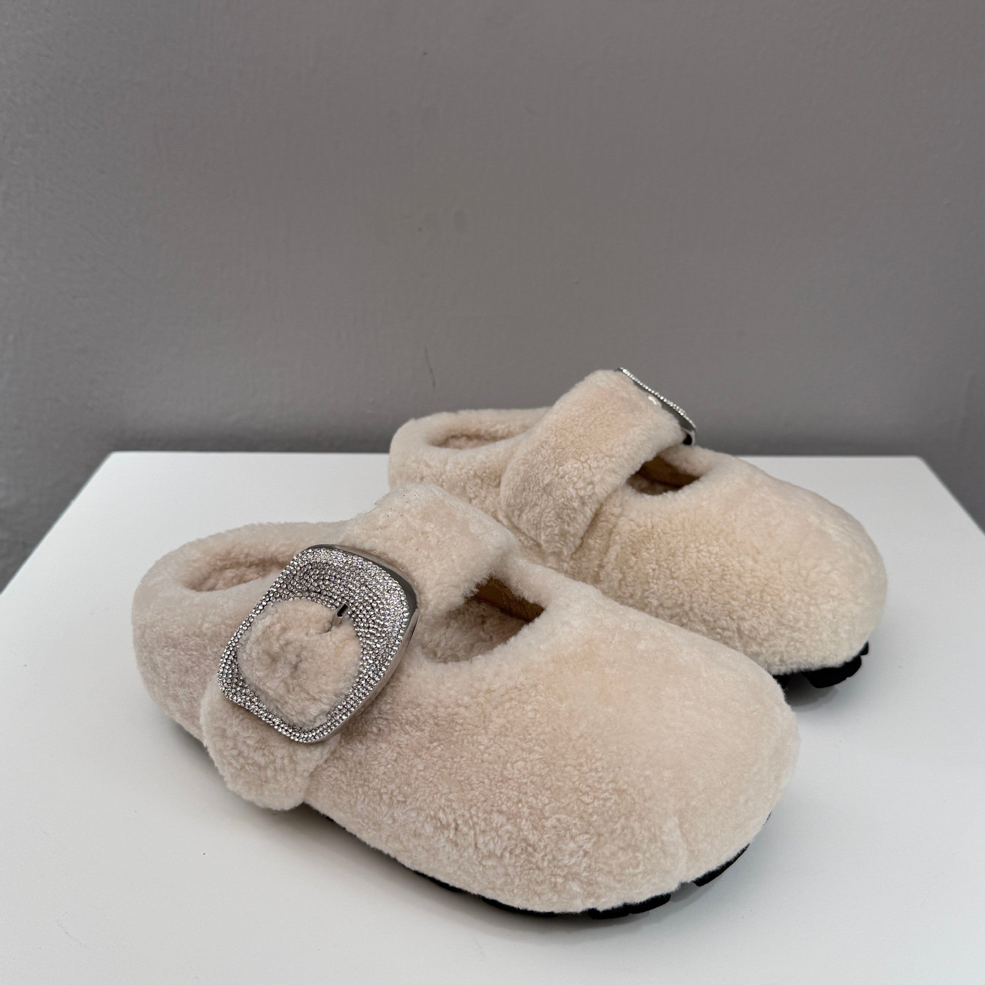 Damen Hausschuhe aus weichem Fleece mit modischem Schnallenverschluss R&B