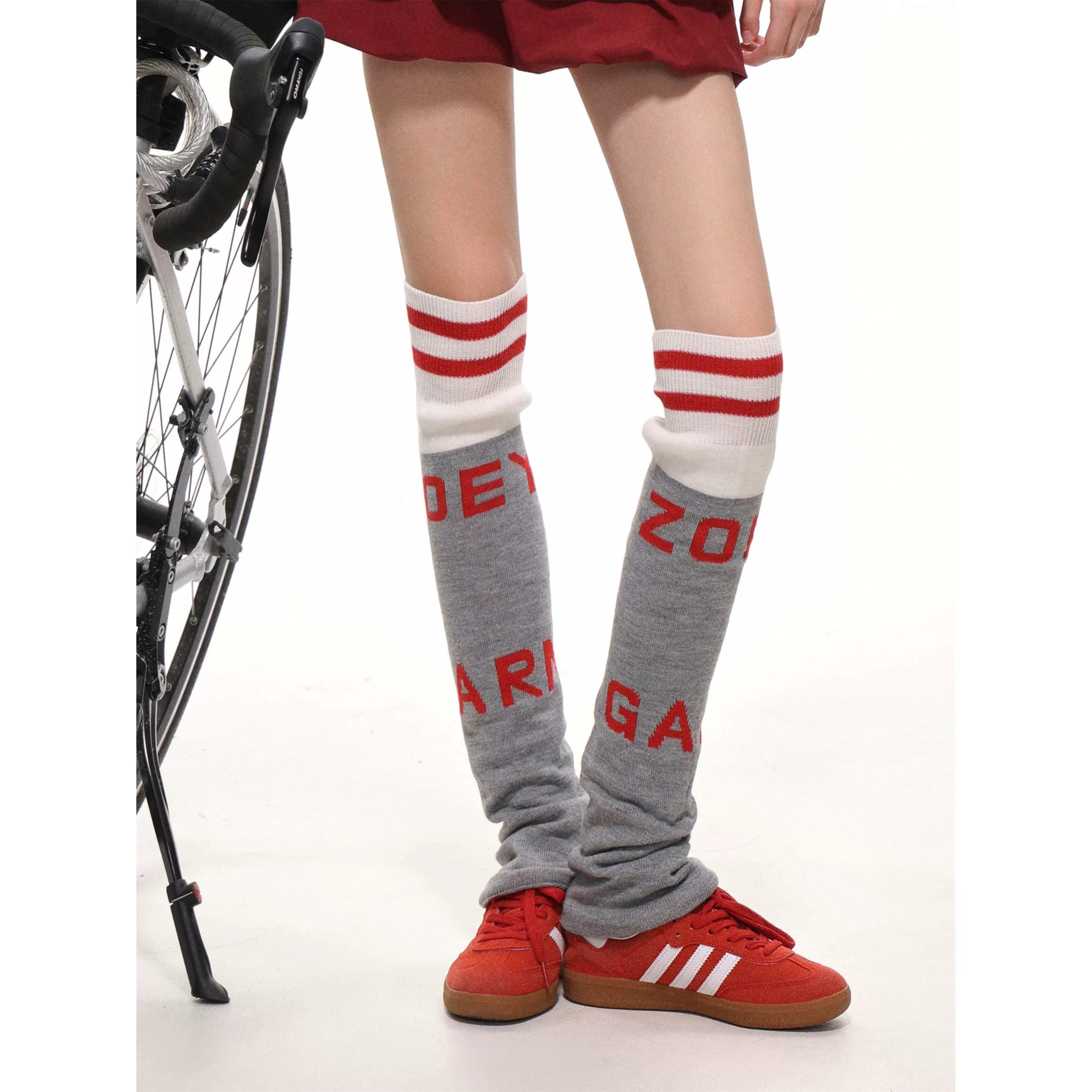 Damen nan sportliches Sweatshirtkleid im Oversize-Schnitt mit Kontraststreifen an den Ärmeln und geripptem Saum R&B