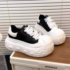 Damen Sneakers mit gesteigertem Plateau-Design und modischer Ziersteppung R&B