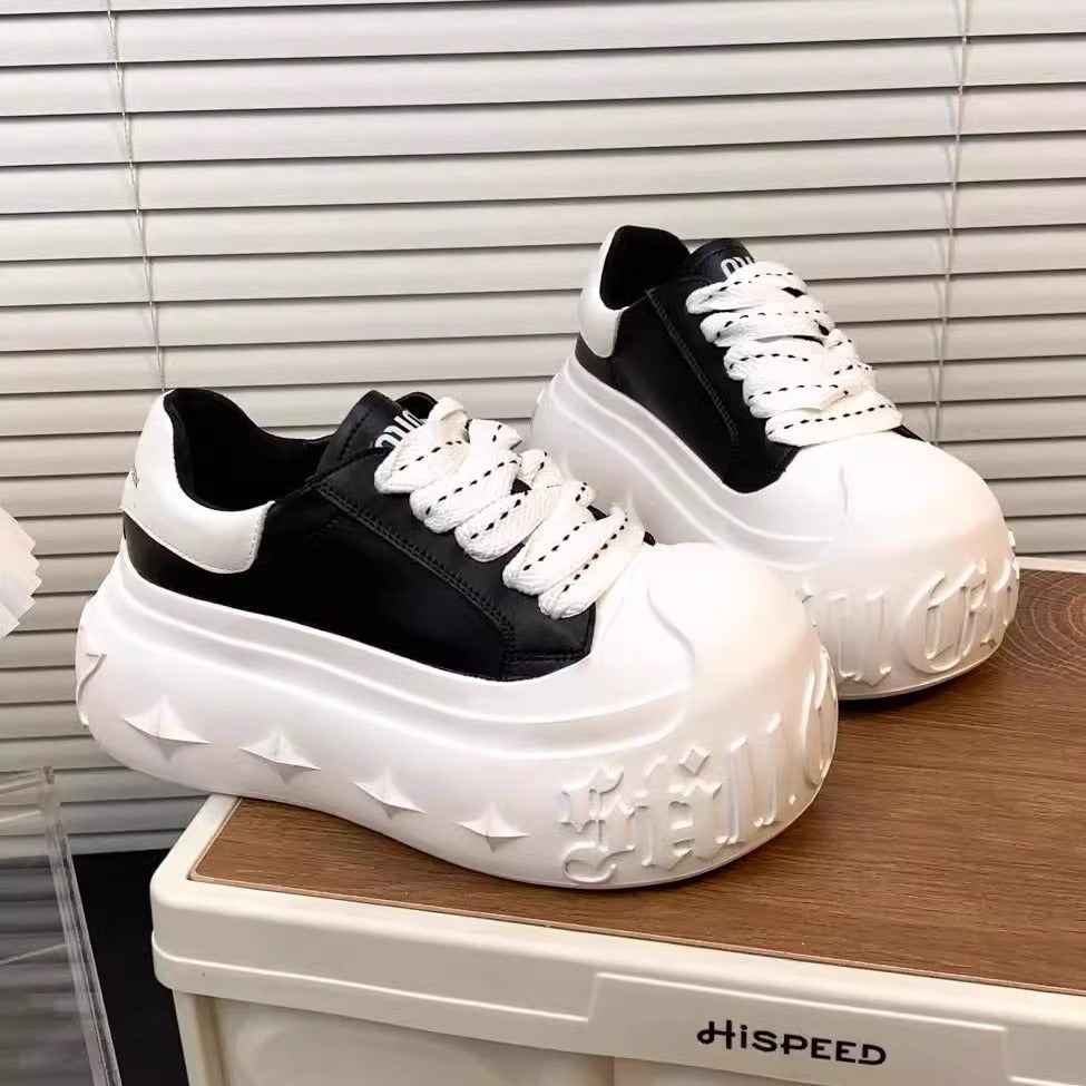 Damen Sneakers mit gesteigertem Plateau-Design und modischer Ziersteppung R&B