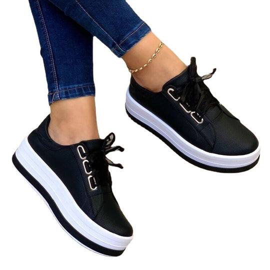 Damen Plateau-Sneaker mit elegantem Metallic-Finish und modischem Schnürsystem R&B