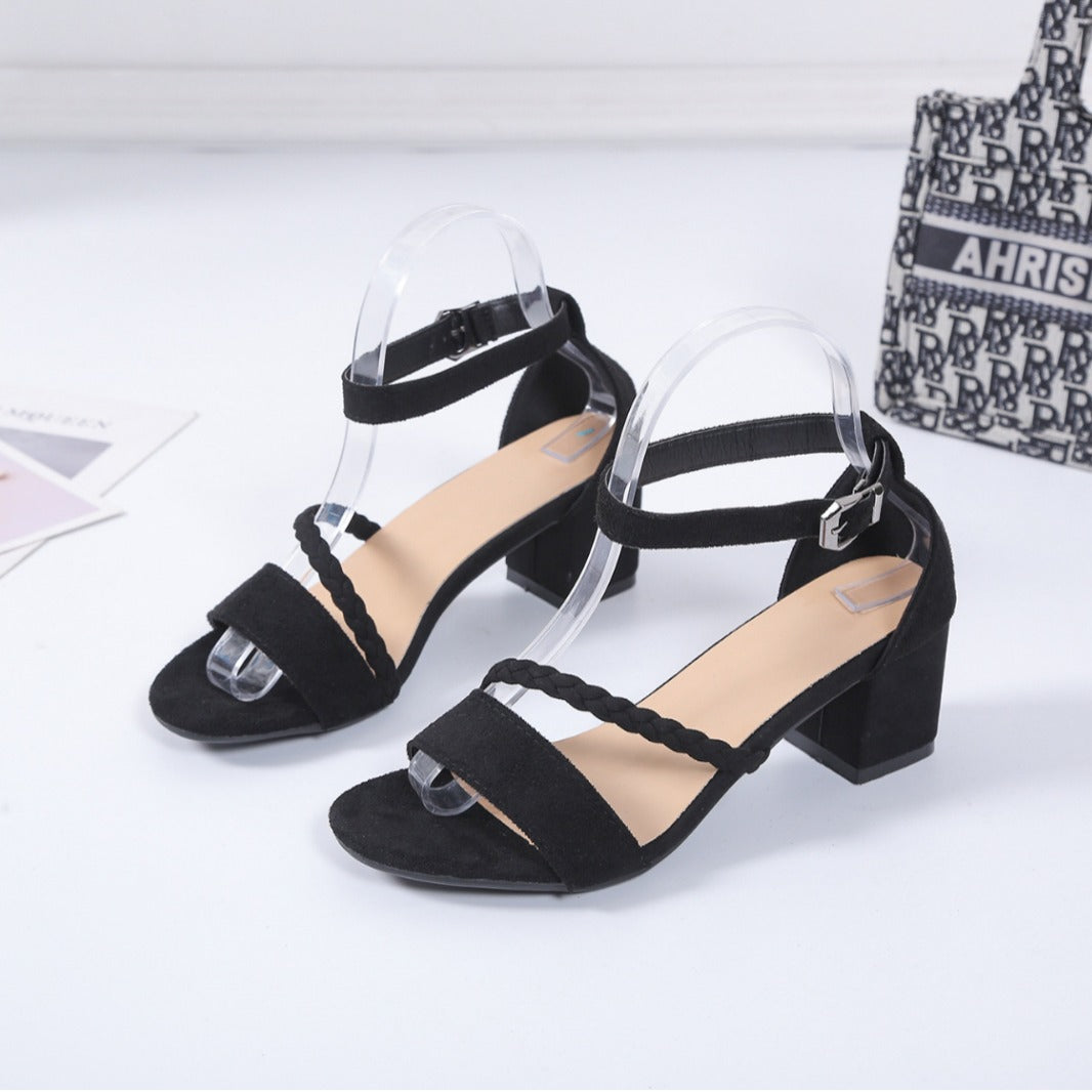 Damen Blockabsatz Sandalen mit transparenten Riemen und geflochtenem Detail R&B