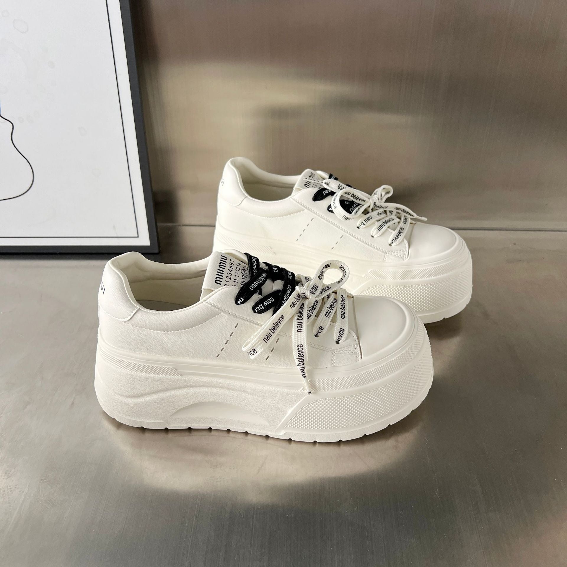 Damen Plateau-Sneaker mit modischem Design und atmungsaktiver Oberfläche R&B