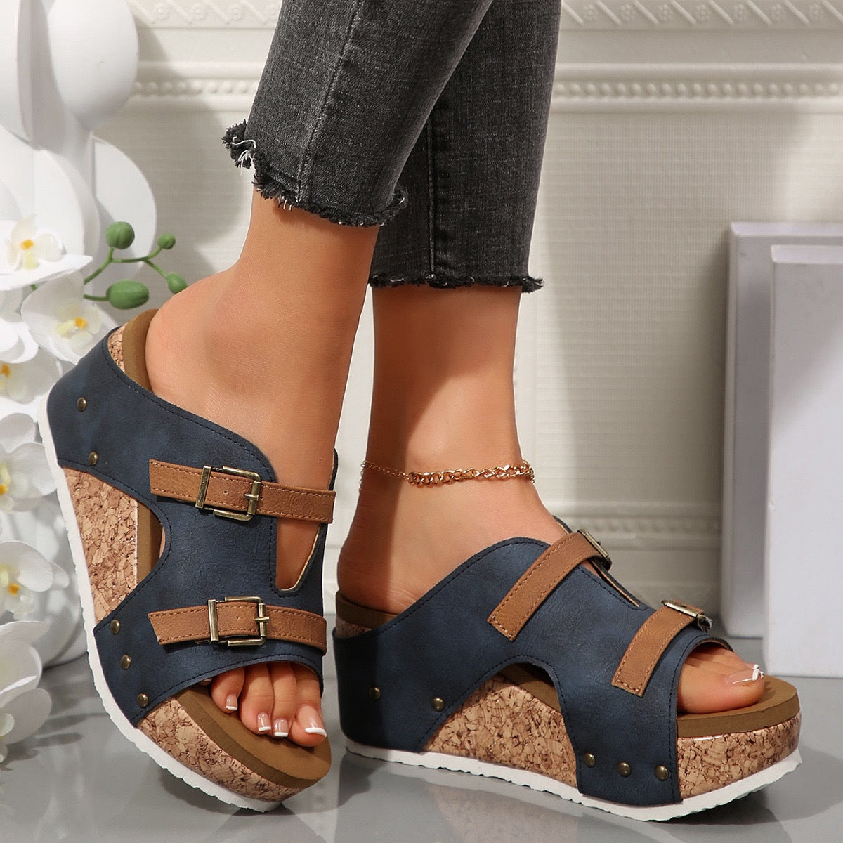 Damen modische Clogs mit Korksohle und dekorativen Schnallen R&B