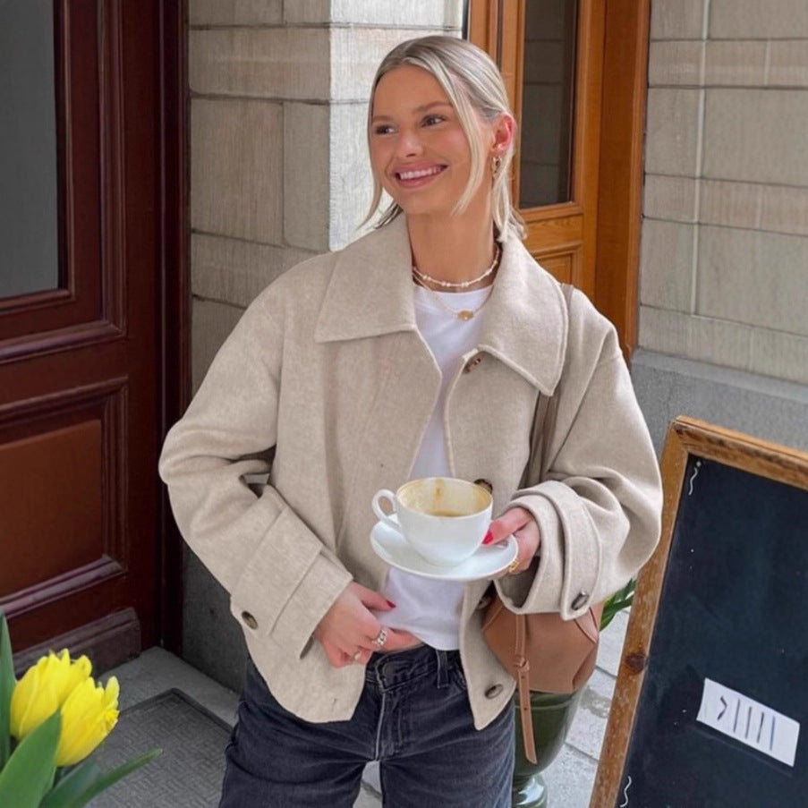Damen modische Wolljacke mit lässigem Schnitt und Knopfdetails R&B
