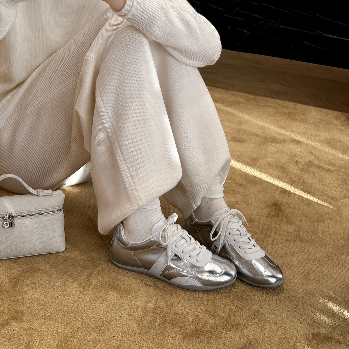 Damen Sportliche Leder-Sneaker mit Kontrastnähten und atmungsaktivem Innenfutter
