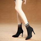 Damen Strumpfstiefel mit elegantem Absatz und markantem Logo-Design R&B