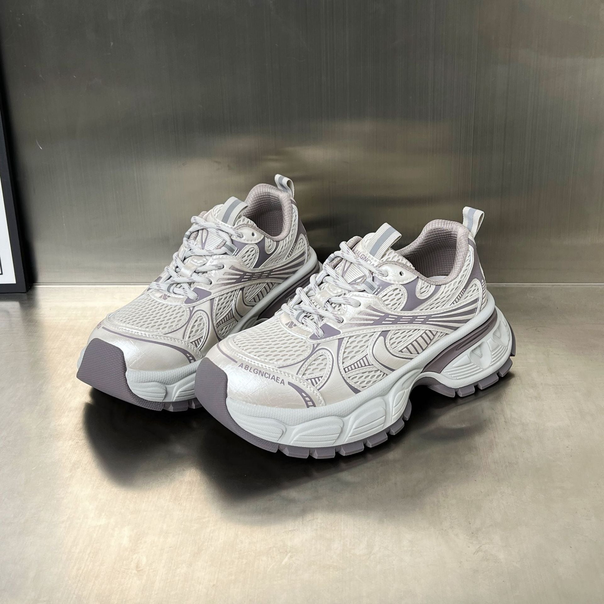 Damen moderne Laufschuhe mit innovativer Dämpfungstechnologie R&B