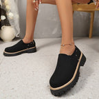 Damen Modische Slipper mit robustem Sohlenprofil und eleganten Nietenakzenten R&B