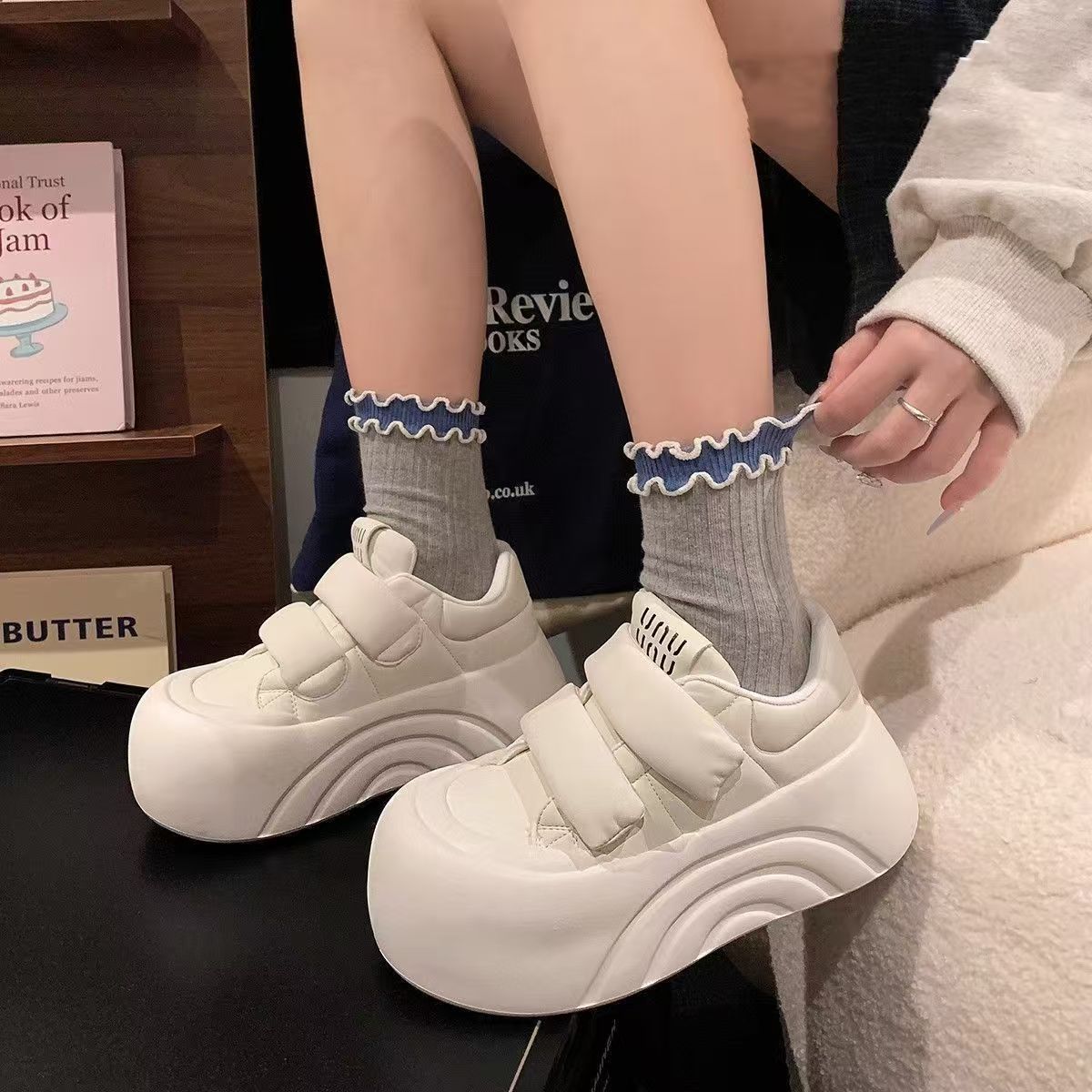 Damen Plateausneaker mit praktischen Klettverschlüssen und ergonomischer Sohle