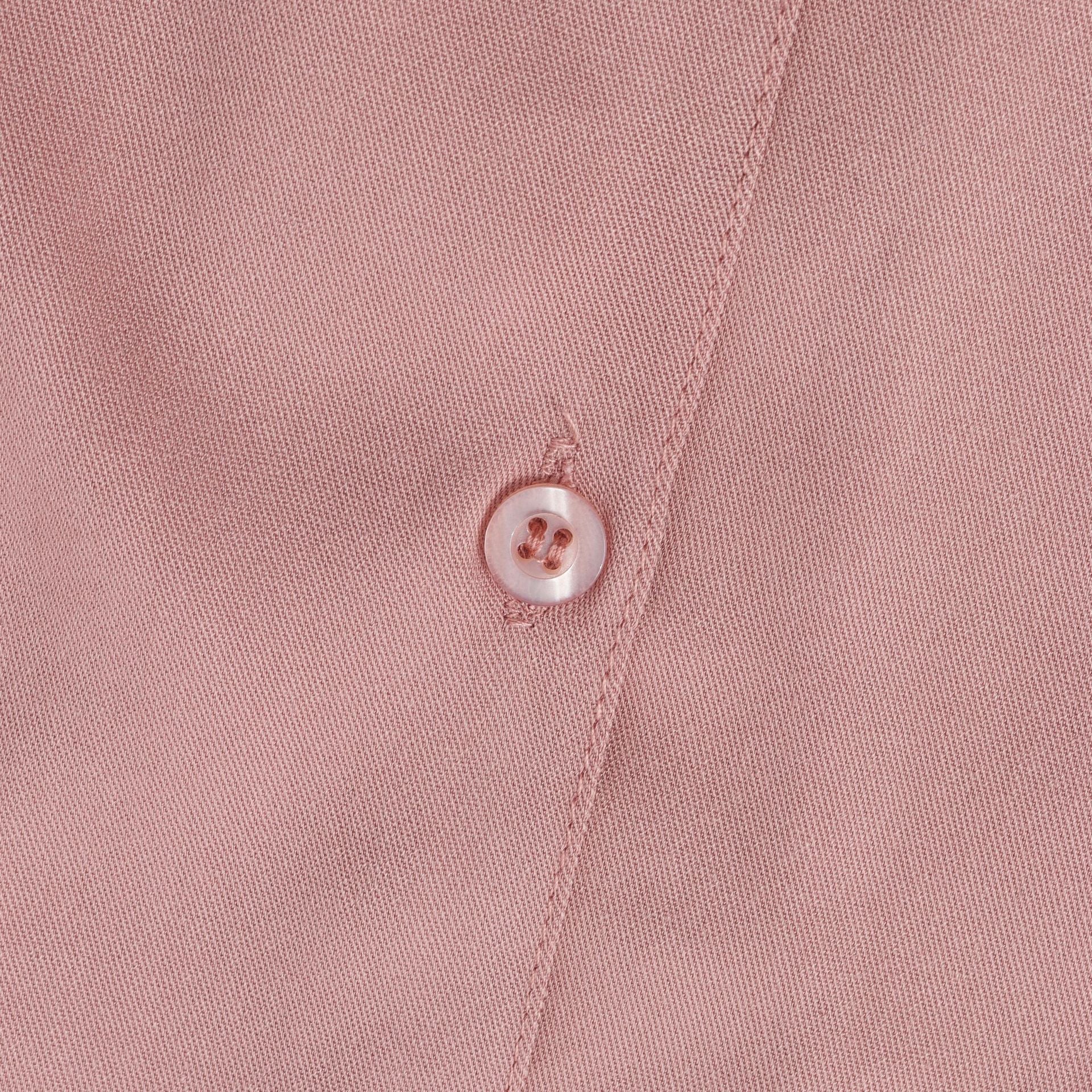 Damen Kurzarmhemd mit modernem Satin-Finish und klassischem Kragen