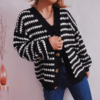 Damen Oversize Strickjacke im modischen Streifenlook mit Holzknopfdetails R&B