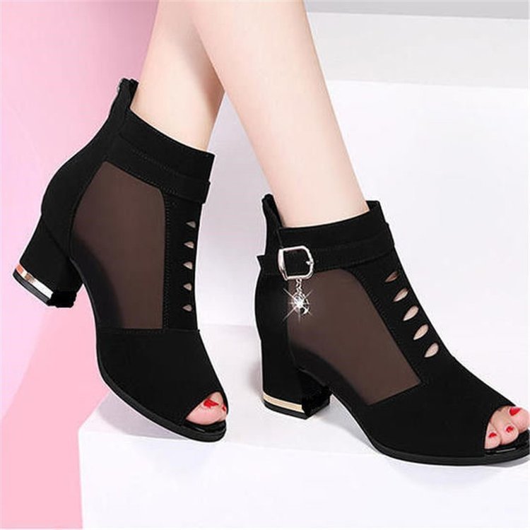 Damen nan Peep-Toe Stiefelette mit transparenten Mesh-Einsätzen, Cut-Out-Details, Zier-Schnalle und mittlerem Blockabsatz R&B