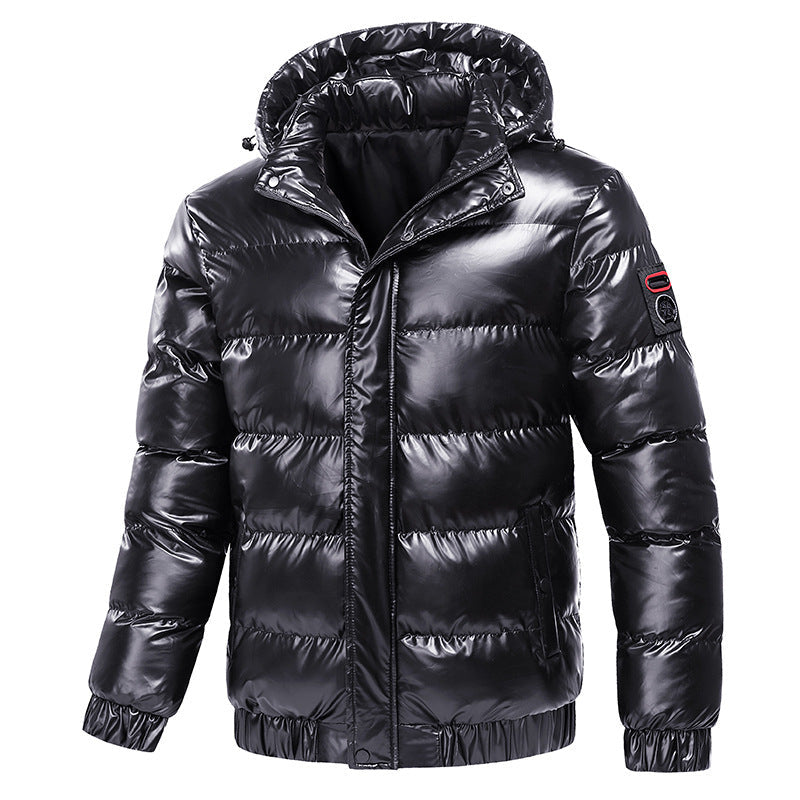 Herren glänzende Winterjacke mit isolierender Kapuze und modernen Steppdetails