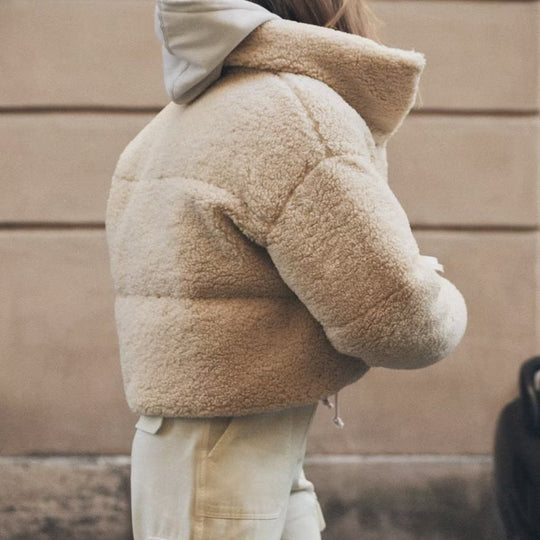 Damen kuschelige cropped Teddyjacke mit hohem Kragen und seitlichen Taschen R&B