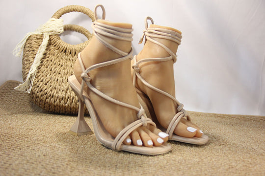 Damen High-Heel Sandalen mit modernen Schnürdetails und eleganter Absatzhöhe R&B
