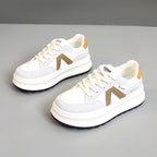 Damen sportive Sneaker mit dämpfendem Sohlenprofil und stylischem Dekorelement R&B