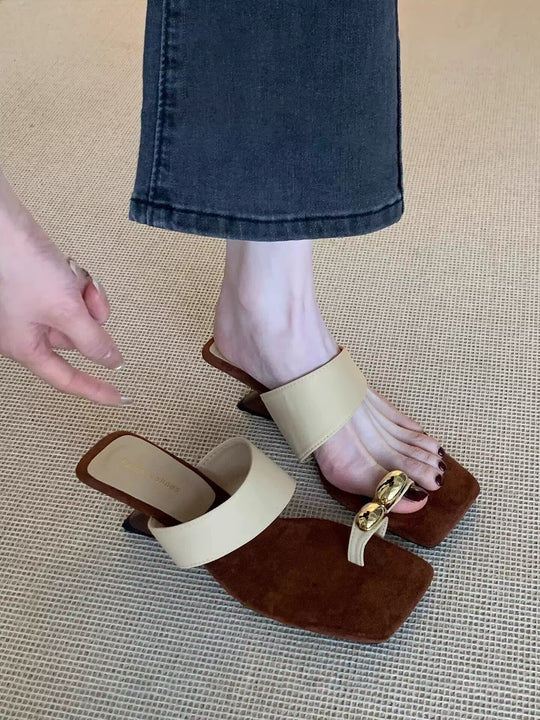 Damen Elegante Sandalen mit dekorativem Goldakzent und komfortablem Fußbett R&B