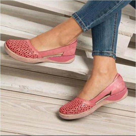 Damen bequeme und stilvolle Slipper mit perforiertem Design R&B