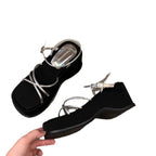 Damen Plattform-Sandalen mit verstellbarem Riemen und elegantem Metallic-Akzent