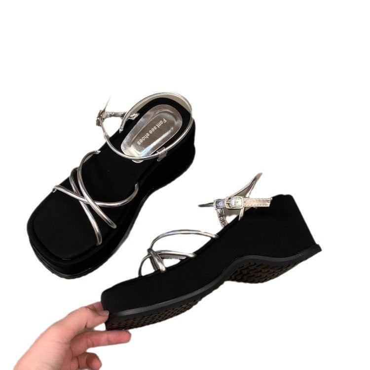 Damen Plattform-Sandalen mit verstellbarem Riemen und elegantem Metallic-Akzent