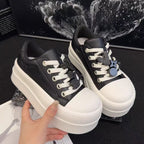 Damen Plateau Sneaker mit trendigem Design und elastischen Schnürsenkeln