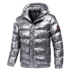 Herren glänzende Winterjacke mit isolierender Kapuze und modernen Steppdetails