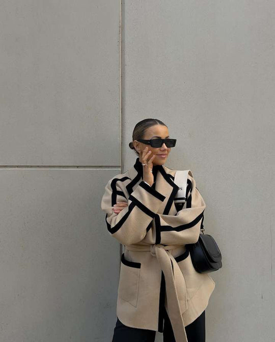 Damen modische Oversized-Mantel mit Gürtel und grafischen Kontrasten R&B
