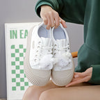 Damen Sneakers mit dekorativen Pompons und rutschfester Laufsohle R&B