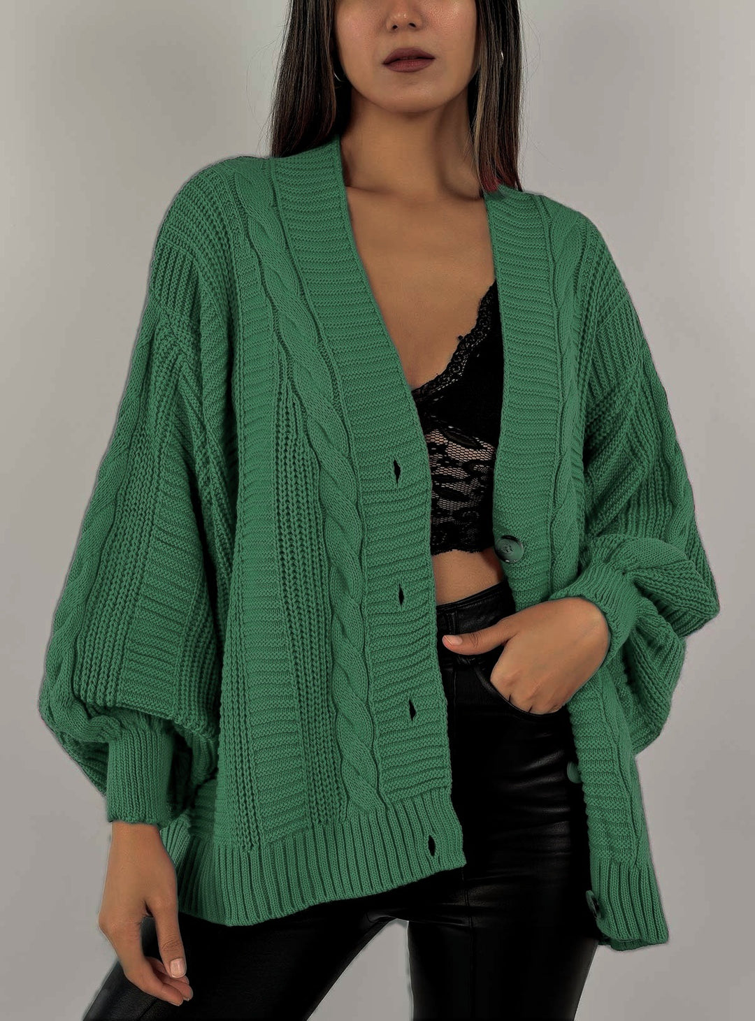 Damen Grobstrickjacke mit eleganter Knopfleiste und voluminösen Puffärmeln R&B