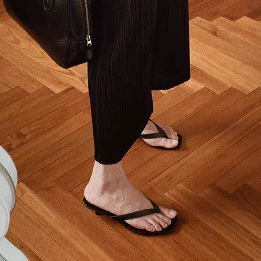 Damen elegante Strandsandalen mit schmalen Riemen von
