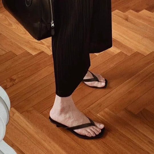 Damen elegante Strandsandalen mit schmalen Riemen von R&B