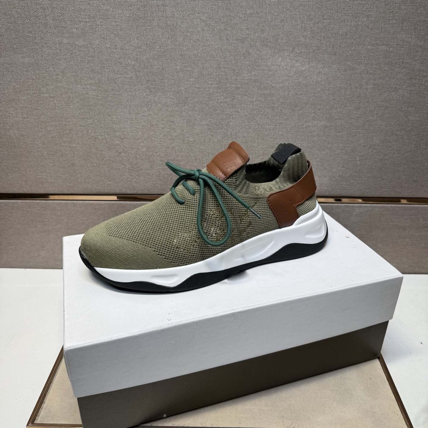 Damen Sportliche Sneakers mit elastischem Riemen und atmungsaktiver Struktur R&B