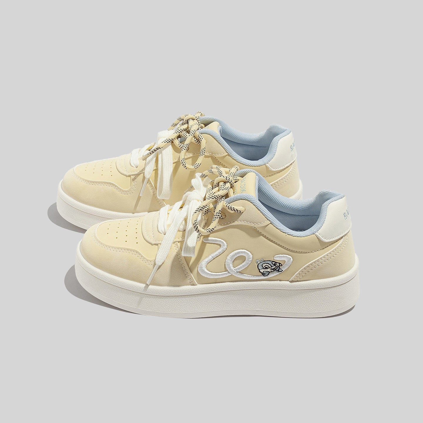 Damen Komfortable Freizeitsneaker mit modischem Stickereidesign