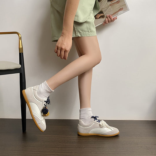 Damen Sneakers im modernen Design mit dekorativen Schnürsenkeln R&B
