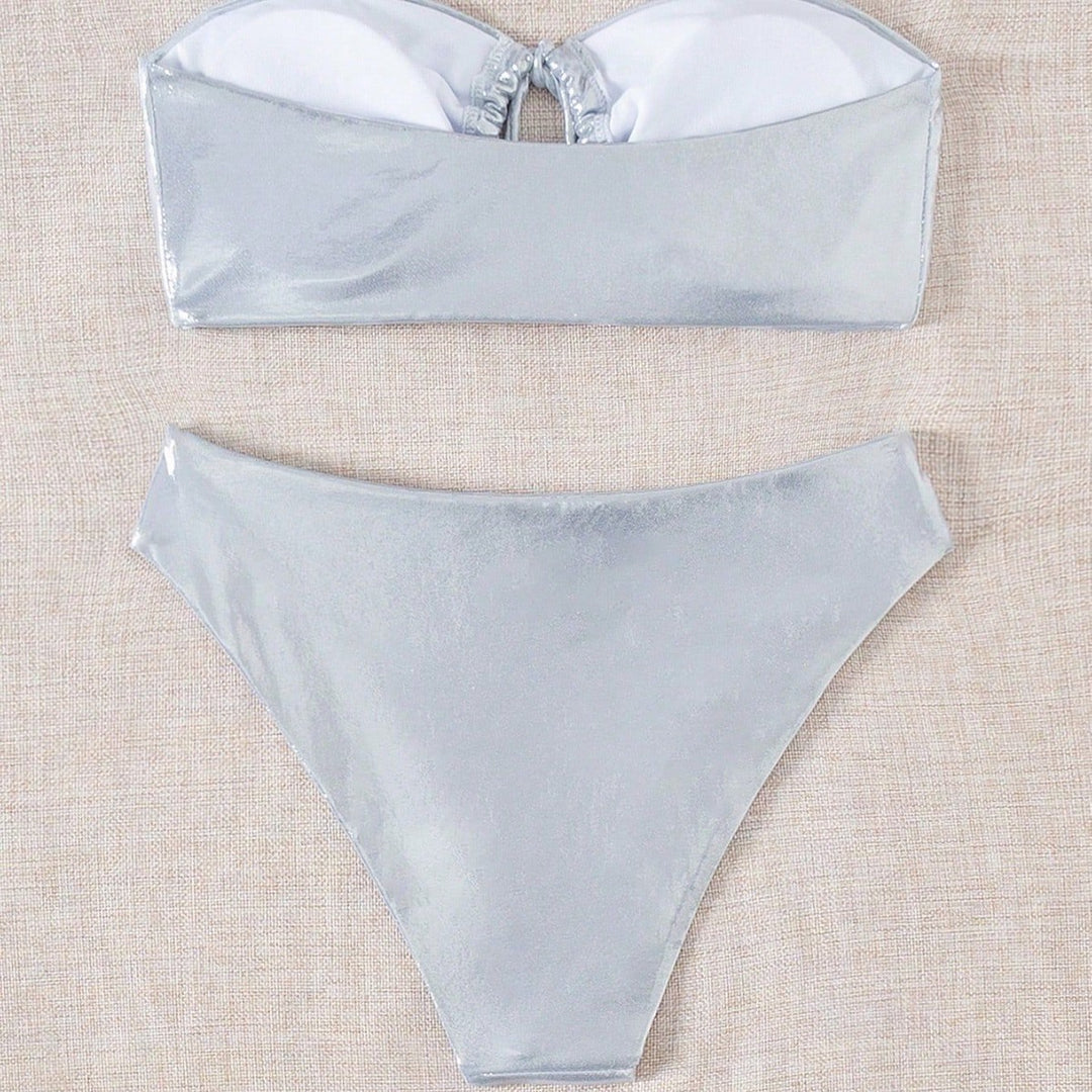 Damen Bandeau-Bikini mit glänzendem Oberteil und hohem Beinausschnitt R&B