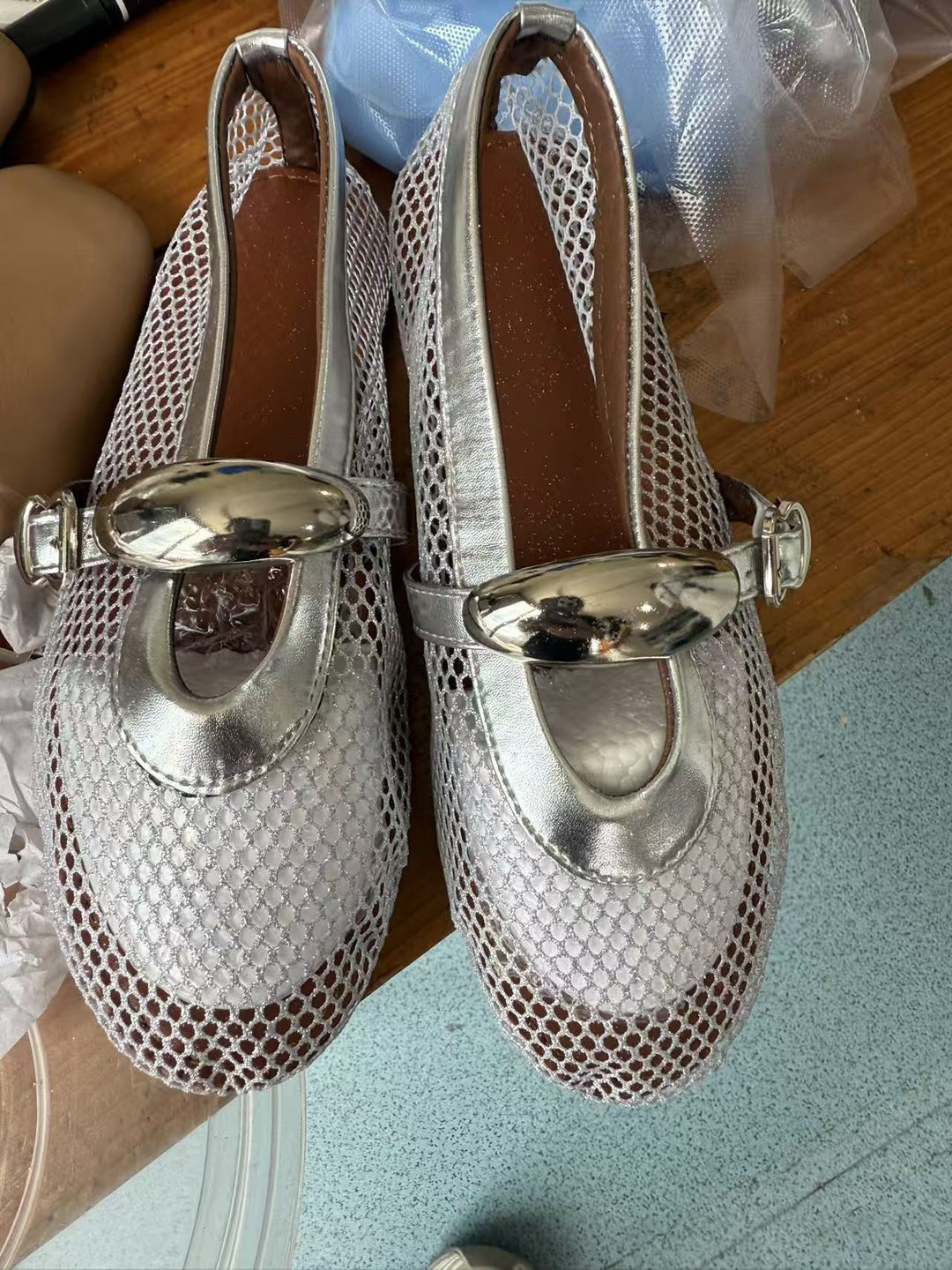 Damen elegante Netzschuhe mit goldenen Schnallen R&B