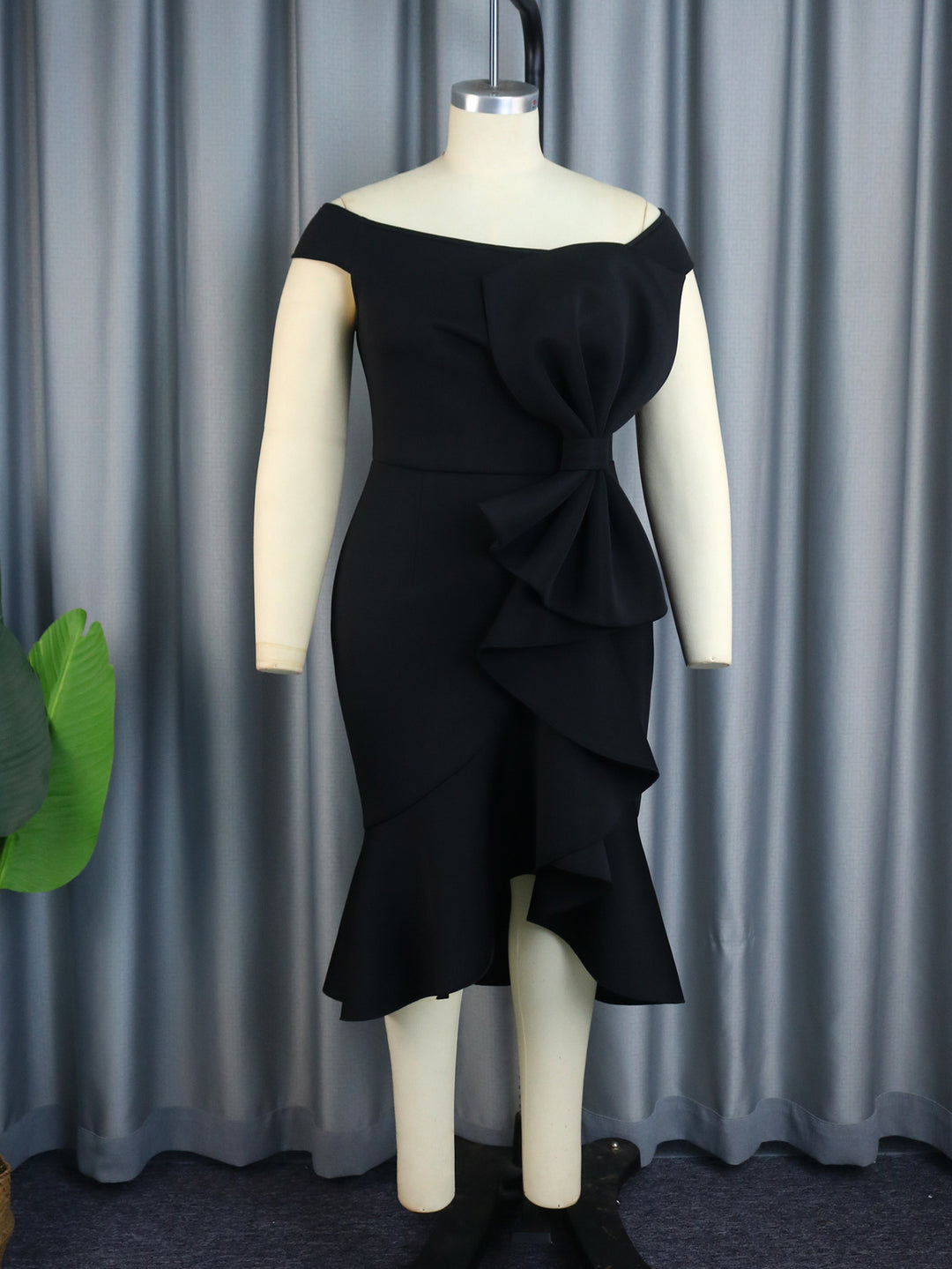 Damen Elegantes schulterfreies Kleid mit Rüschendetails R&B