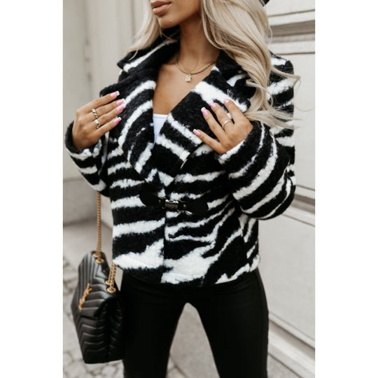 Damen Designer-Fleecejacke mit Leopardenmuster und eleganter Knopfdetail R&B