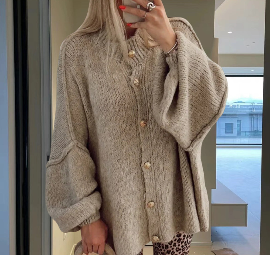 Damen Strickjacke mit weiten Ärmeln und Knopfdetails R&B