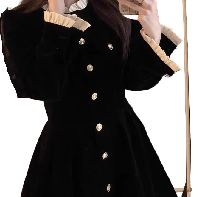 R&B | Schlankes Kleid Im Chanel Stil