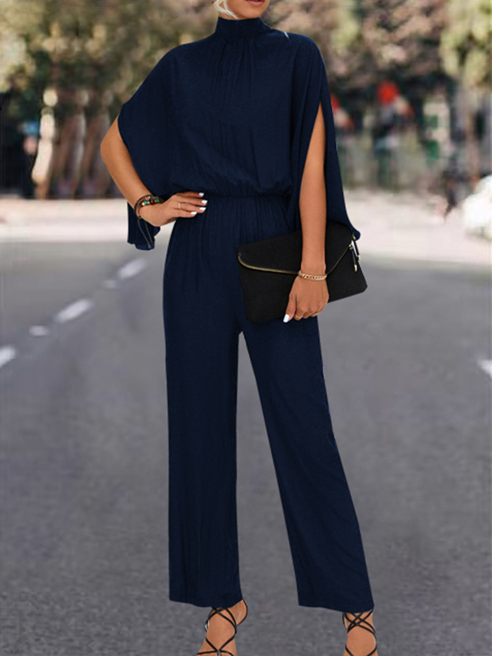 Damen Eleganter Jumpsuit mit fließendem Cape-Design und hochgeschlossenem Ausschnitt R&B