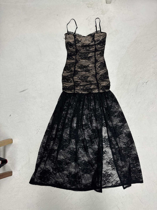Damen Spitzenkleid mit raffinierten Rüschendetails R&B