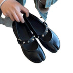 Damen Ballerinas mit dekorativen Nieten und komfortablem Riemchen