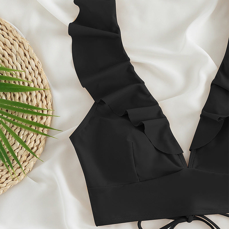 Damen Oberteil mit Rüschen und hohen Bikinihosen